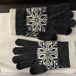Black and White Snowflake Knit Gloves